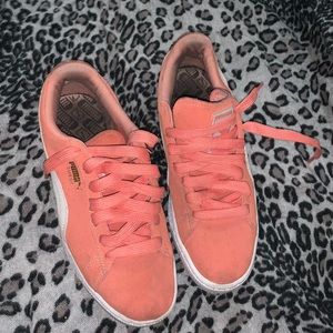 Woman’s Puma Size 10